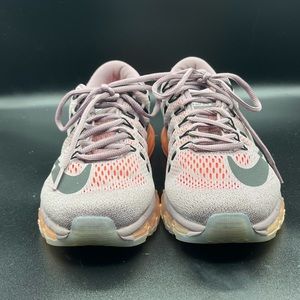 Women Nike Air Max Pre-owned Size 9